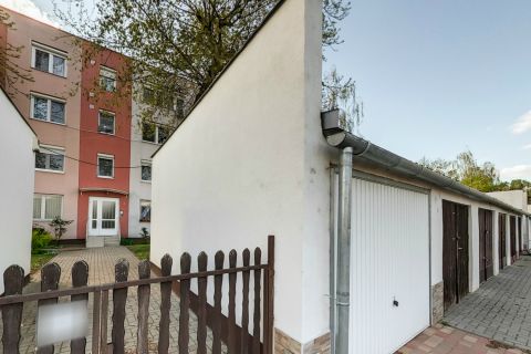 Eladó Lakás 6000 Kecskemét , 1.emeleti, 2,5 szobás, erkélyes lakás a Műkertvárosban