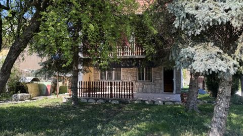 Eladó Ház 2500 Esztergom Búbánatvölgy közelében 