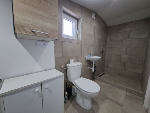 Kiadó Ház 3360 Heves Hevesen jó környéken