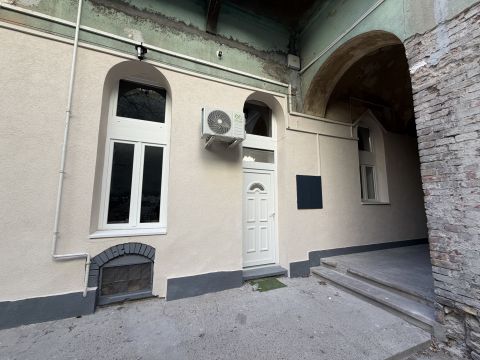 Eladó Lakás 1072 Budapest 7. kerület Több lábas ingatlan befektetés a Károly körút mellet.