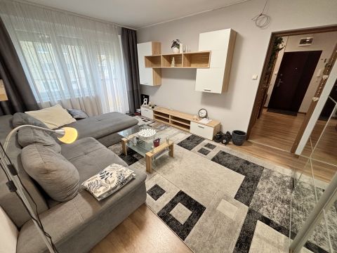 Eladó Lakás 9700 Szombathely , tipp-topp állapotú, bútorozott lakás 