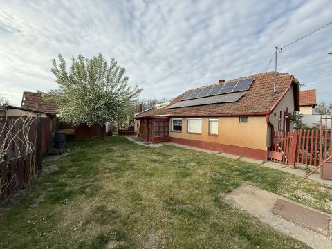 Eladó Ház 6000 Kecskemét , Kadafalva tanya garázzsal, tóval és melléképülettel