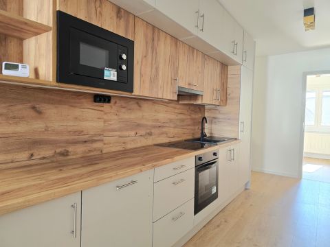 Eladó Lakás 7631 Pécs , Amerikai konyha-Nappali+2 szobás felújított lakás