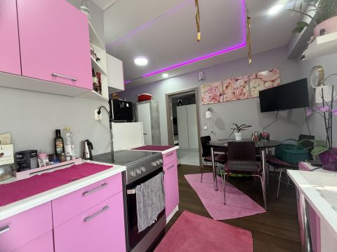 Eladó Lakás 2800 Tatabánya Izabella szalon