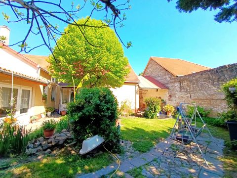 Eladó Ház 7700 Mohács Napfényes, belvárosi családi ház 