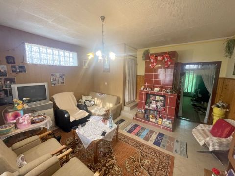 Eladó Ház 4405 Nyíregyháza , Nyíregyháza Borbánya Frekventált utcájában.