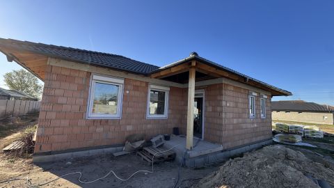 Eladó Ház 2335 Taksony Kert utca