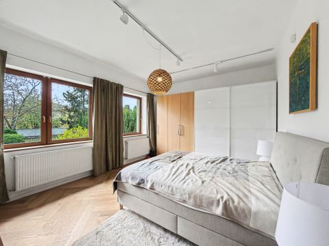 Eladó Ház 1221 Budapest 22. kerület Kedvelt részen - napkollektor, nagy kertes családi ház