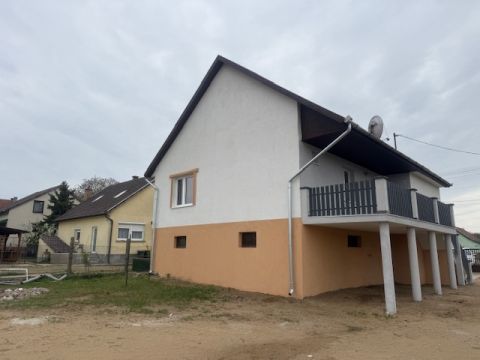 Eladó Ház 2747 Törtel 