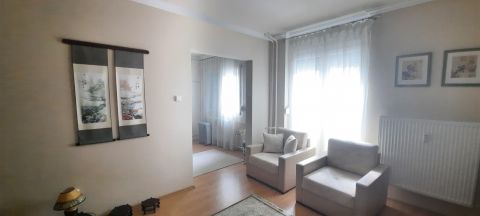 Eladó Lakás 2400 Dunaújváros Nagyon szép panel lakás / iroda a Belvárosban