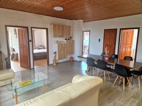 Eladó Lakás 8315 Gyenesdiás , Balatontól, Keszthelytől 1400 m-re