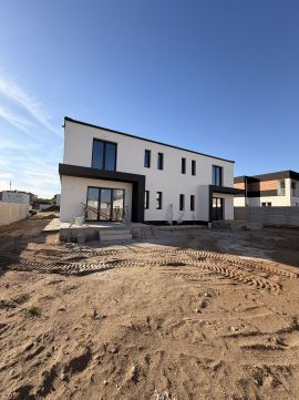 Eladó Ház 1188 Budapest 18. kerület , 18.kerület Almáskertben modern, új építésű házak között