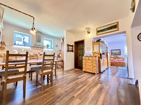 Eladó Ház 8229 Csopak , Csopak csendes utcájában.