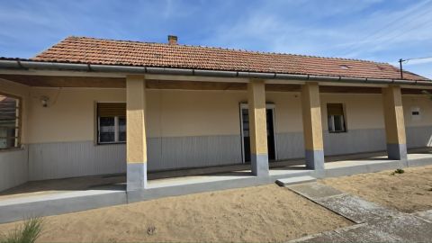 Eladó Ház 2255 Szentlőrinckáta , Nincs utca