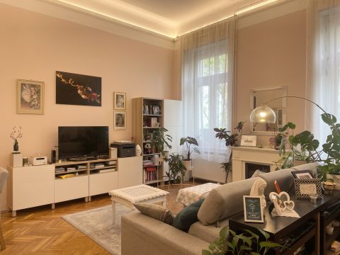 Eladó Lakás 1077 Budapest 7. kerület Párizsi romantika Erzsébetváros szívében!