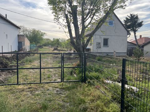Eladó Telek 8000 Székesfehérvár , Harmatosvölgy