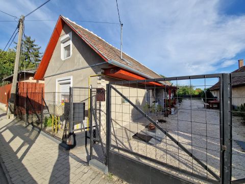 Eladó Ház 2234 Maglód , Központi elhelyezkedésű 3 szoba +napplis családi ház!