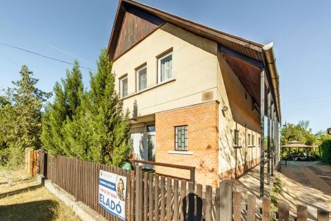 Eladó Ház 6065 Lakitelek , Lakitelek csendes pihenő övezetben 102m2-es hétvégi ház