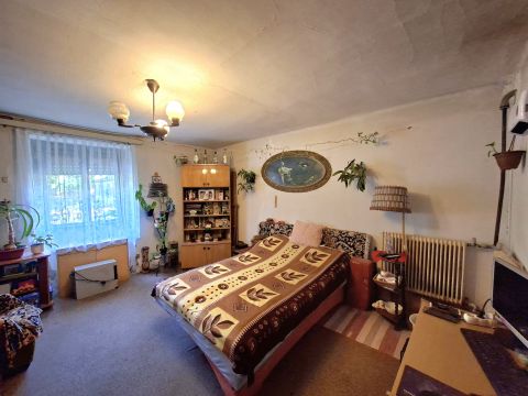 Eladó Ház 8135 Dég , 65 m2-es, 2 szobás családi ház