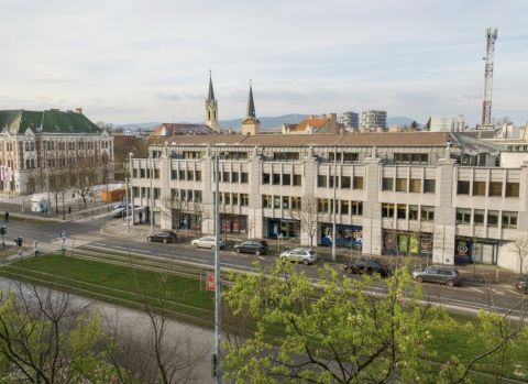 Eladó Lakás 1042 Budapest 4. kerület , Felújított, remek hangulatú, nappali+ 3 szobás a Központban!