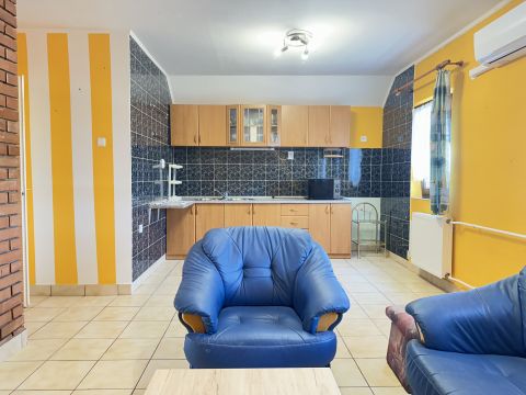 Kiadó Ház 1106 Budapest 10. kerület , 4 szintes családiház, kialakított vendéglátó ipari egységgel