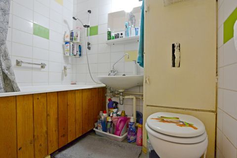 Kiadó Lakás 6000 Kecskemét Széchenyivárosi 2. emeleti, bútorozatlan lakás tárolóval