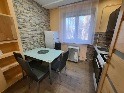 Kiadó Lakás 5100 Jászberény Szatmári hotel közelében