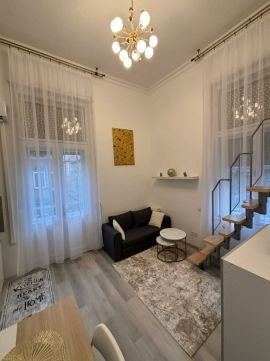 Eladó Lakás 1077 Budapest 7. kerület , Eladó garzon lakás a Klauzál tér szomszédságában!