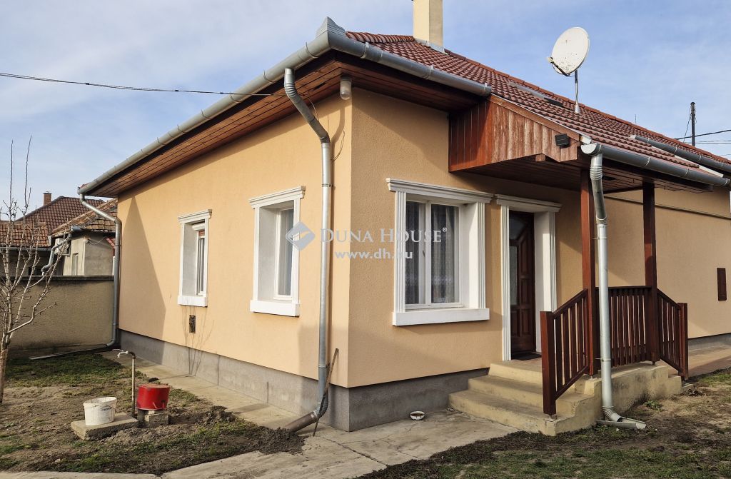 6033 Városföld , Hitelezhető, részben felújított, szigetelt családi ház — 1/16