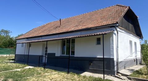 Eladó Ház 2214 Pánd Nyugodt, rendezett, központhoz közeli utcában