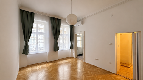 Eladó Lakás 1055 Budapest 5. kerület , Csendes lakás a Nyugatitól 2 percre