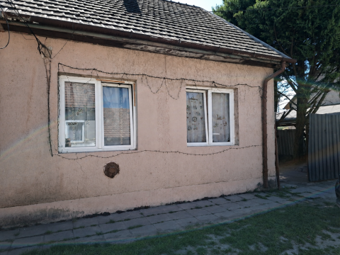 Eladó Ház 2182 Domony Domonyban 2 és fél szobás  ikerház eladó