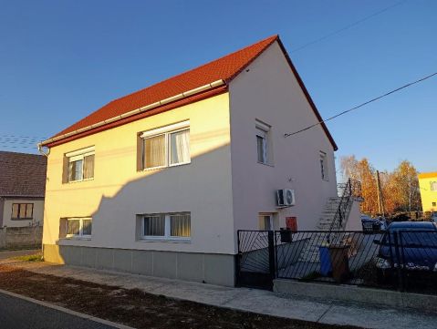 Eladó Ház 5126 Jászfényszaru , 5126 Jászfényszaru, Központ közeli