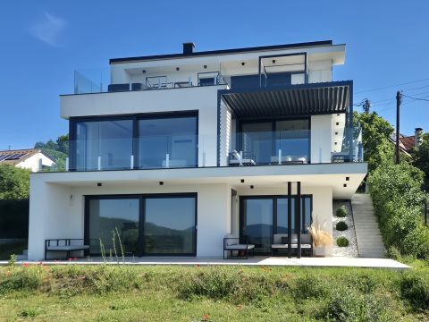 Eladó Ház 2000 Szentendre , Örökpanorámás, önálló családi ház Szentendrén eladó