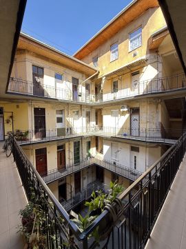Eladó Lakás 1086 Budapest 8. kerület , Lujza utca, napfényes 1+1 különnyíló szobás lakás