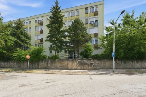 Eladó Lakás 2800 Tatabánya 