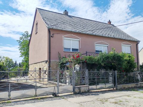 Eladó Ház 8840 Csurgó , Csurgó kertvárosában családi ház nagy melléképületekkel! 