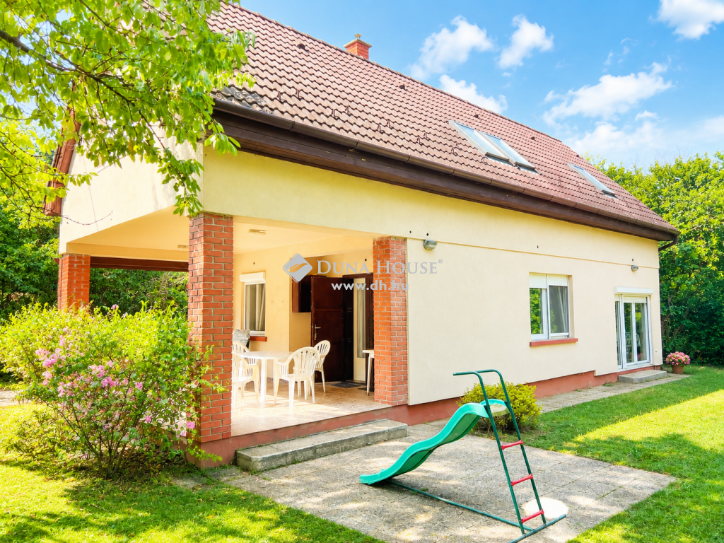 8174 Balatonkenese , Cicadűlő utca közelében — 1/7