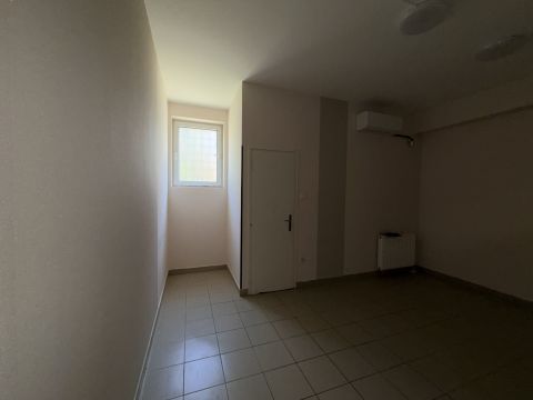 Kiadó Üzlethelyiség 6000 Kecskemét 