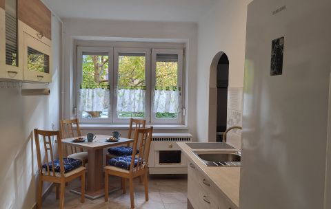 Eladó Lakás 1101 Budapest 10. kerület , Csendes, zöldre néző felújított lakás!