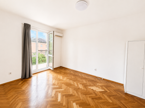 Eladó Lakás 1148 Budapest 14. kerület Nagyzuglóban azonnal költözhető 2 szobás, ERKÉLYES lakás
