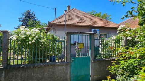 Eladó Ház 6000 Kecskemét , Kiváló lehetőség, panel lakás árban kertes családi ház eladó