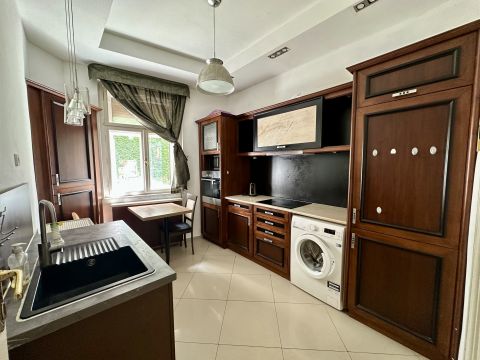 Eladó Lakás 1011 Budapest 1. kerület Ponty utca, szép ház, 3 szobás, jó állapotú lakás