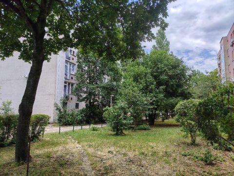 Eladó Lakás 5000 Szolnok , 5000 Szolnok, csendes
