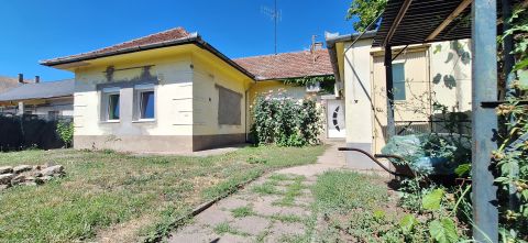 Eladó Ház 2750 Nagykőrös Központban nappali+3 szobás AZONNAL KÖLTÖZHETŐ ház eladó