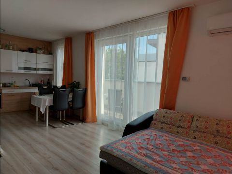 Kiadó Lakás 4031 Debrecen Debrecen,Hatvan utcai kert