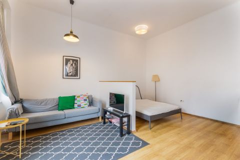 Eladó Lakás 1077 Budapest 7. kerület Dob utcában felújított garzonlakás !