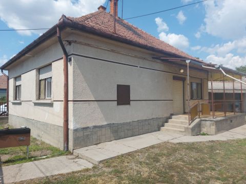 Eladó Ház 6070 Izsák 
