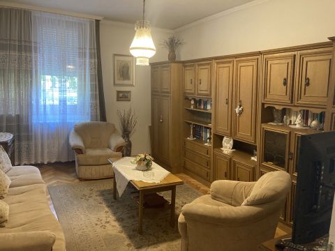 Kiadó Lakás 6000 Kecskemét , Belváros peremén bútorozott, földszinti lakás KIADÓ