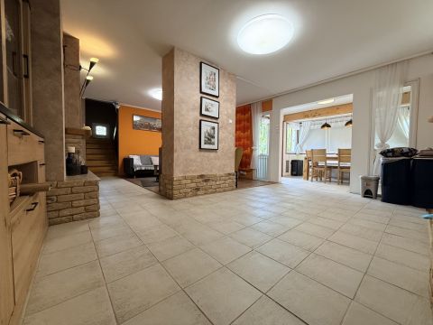 Eladó Ház 6000 Kecskemét Ballószögön 3.000 m2-es területen nappali+5 szobás ház eladó